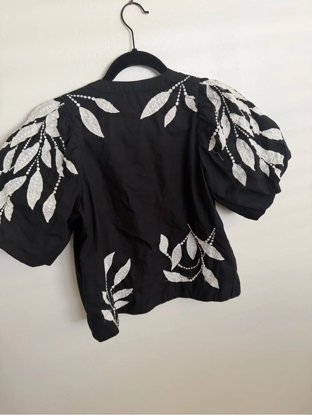 Anthropologie Black Puff Sleeve V-Neck Top with White Leaf Embroidery small